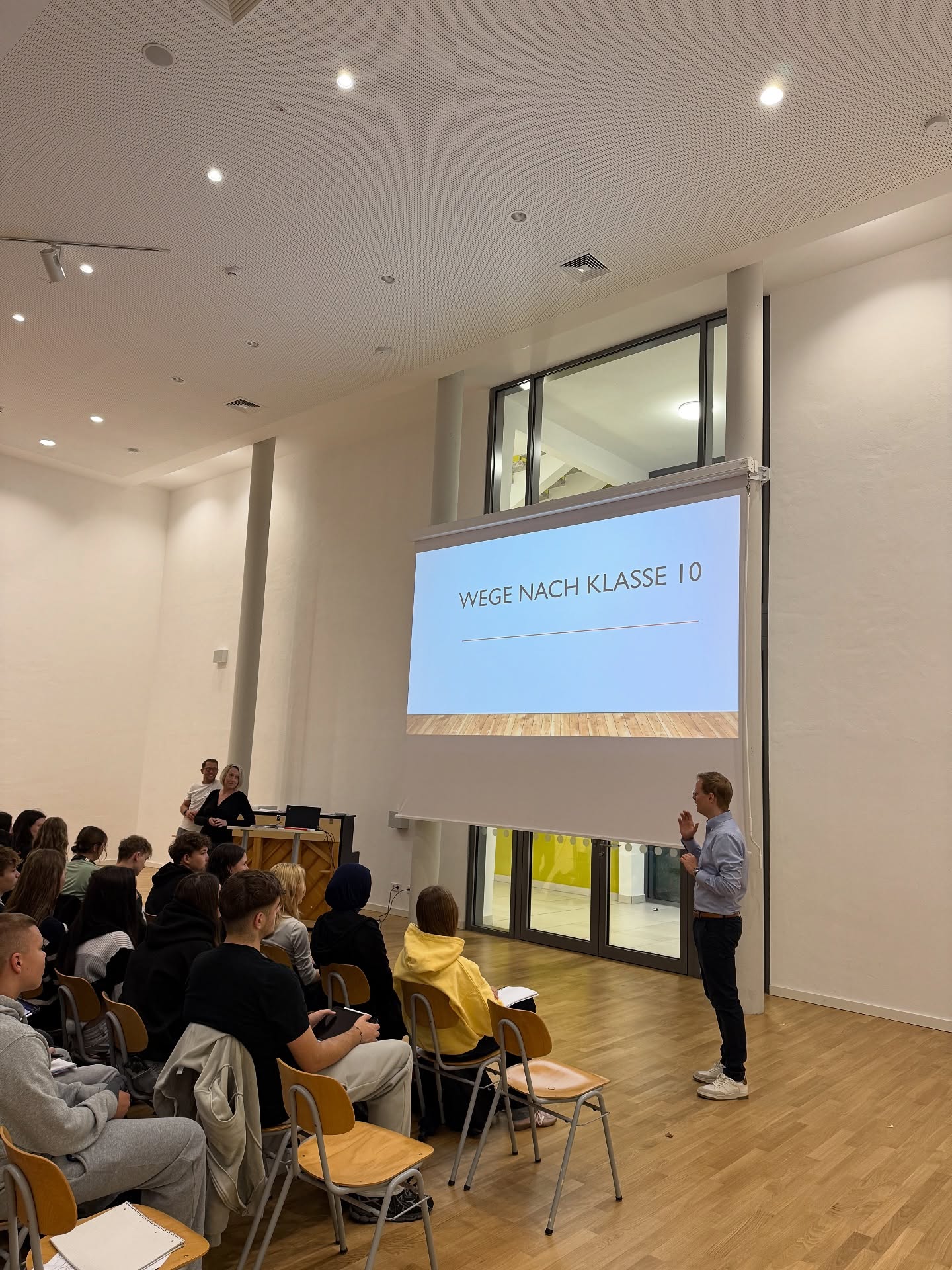 🎓 Wege nach Klasse 10 – Zukunft im Blick 🚀

Heute hatten unsere Schüler:innen die Gelegenheit, spannende Einblicke in ve