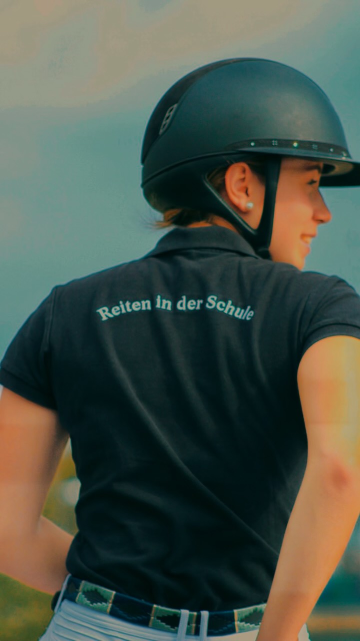 🐴✨ Unsere Schülerquadrille bei den Hengstparaden 2026

Auch in diesem Jahr war unsere Schülerquadrille bei allen drei He