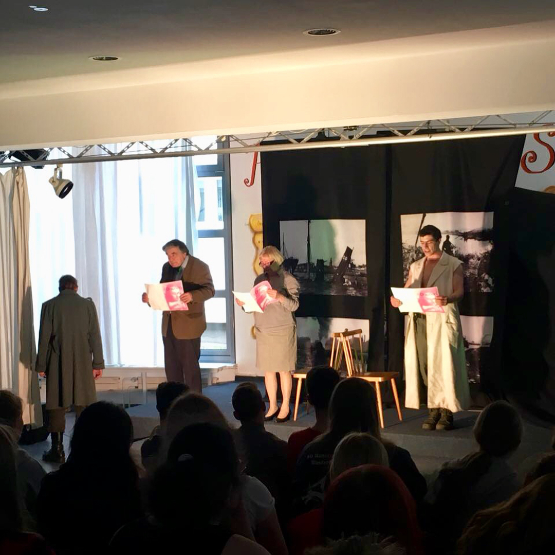 Theater in der Schule: „Draußen vor der Tür“ von Wolfgang Borchert. #theater #kultur #malwasanderes #tollwars