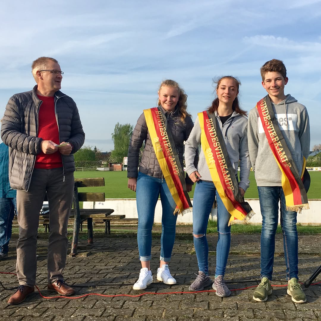 Deutscher Meister im Bundesvierkampf! Offizielle Ehrung vom Schulleiter vor der gesamten Schülerschaft. #wahnsinn #tolle