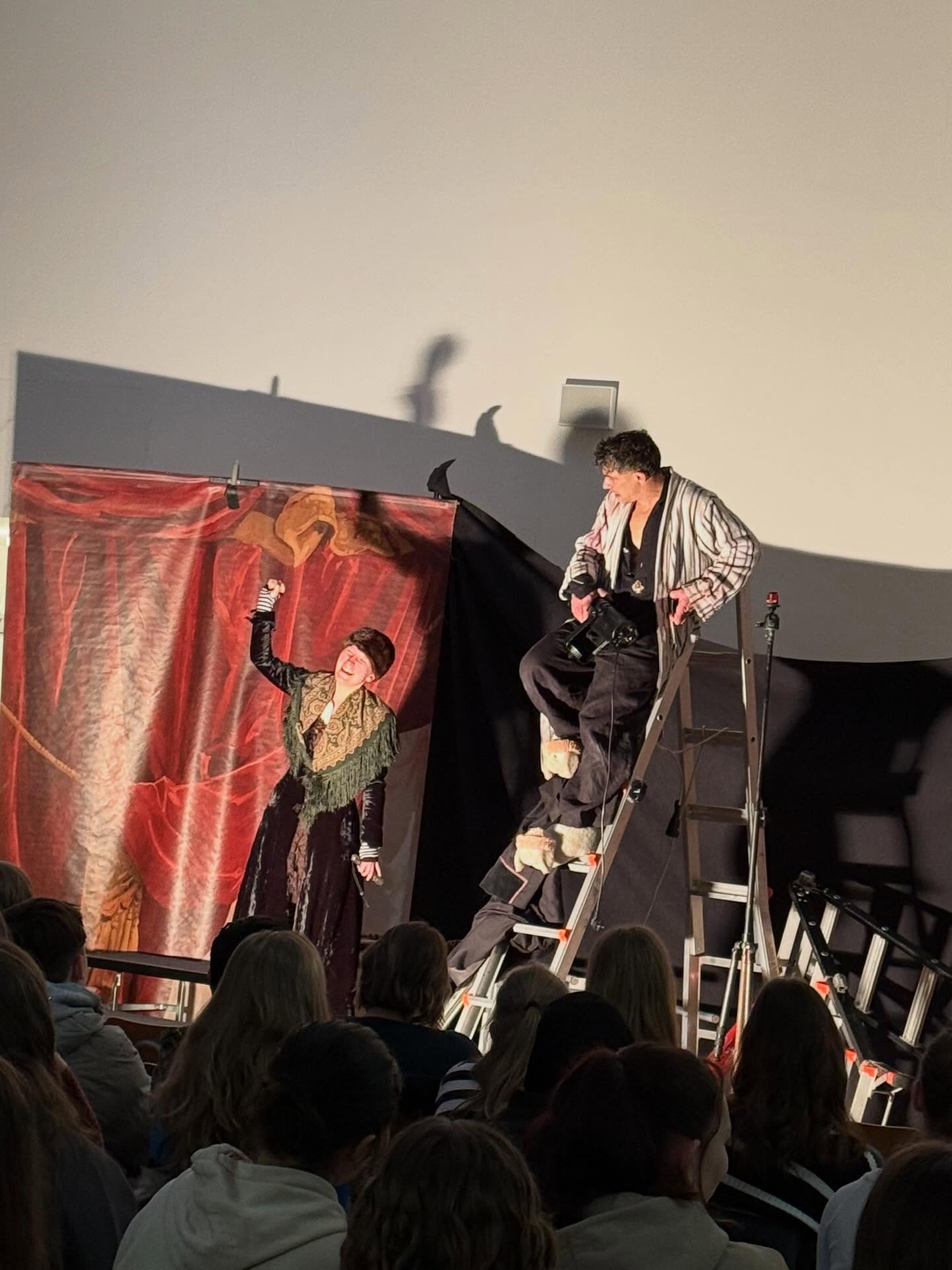 So ein starker Vormittag bei uns an der Prinz-von-Homburg-Schule 🎭✨

Heute war das @ueberall_theater bei uns zu Gast mit