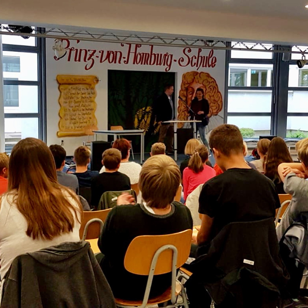 Offizielle Übergabe des Berufswahlpasses an unsere Siebtklässler. #waskannich #waswillich #waskannichwerden #berufsorien