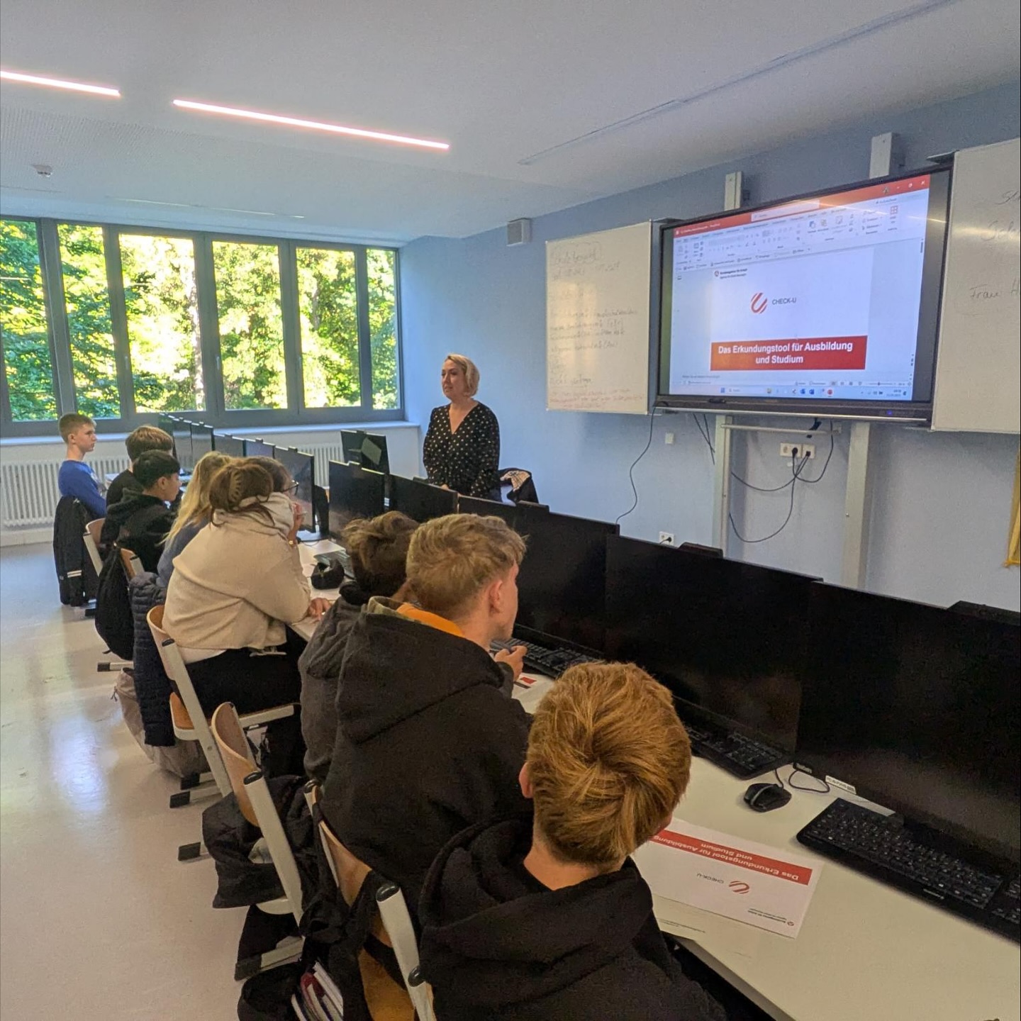 👩‍🎓 Berufsorientierung live im Unterricht 👨‍🎓

Unsere 9. Klassen nehmen aktuell am CHECK-U Test der Bundesagentur für Ar