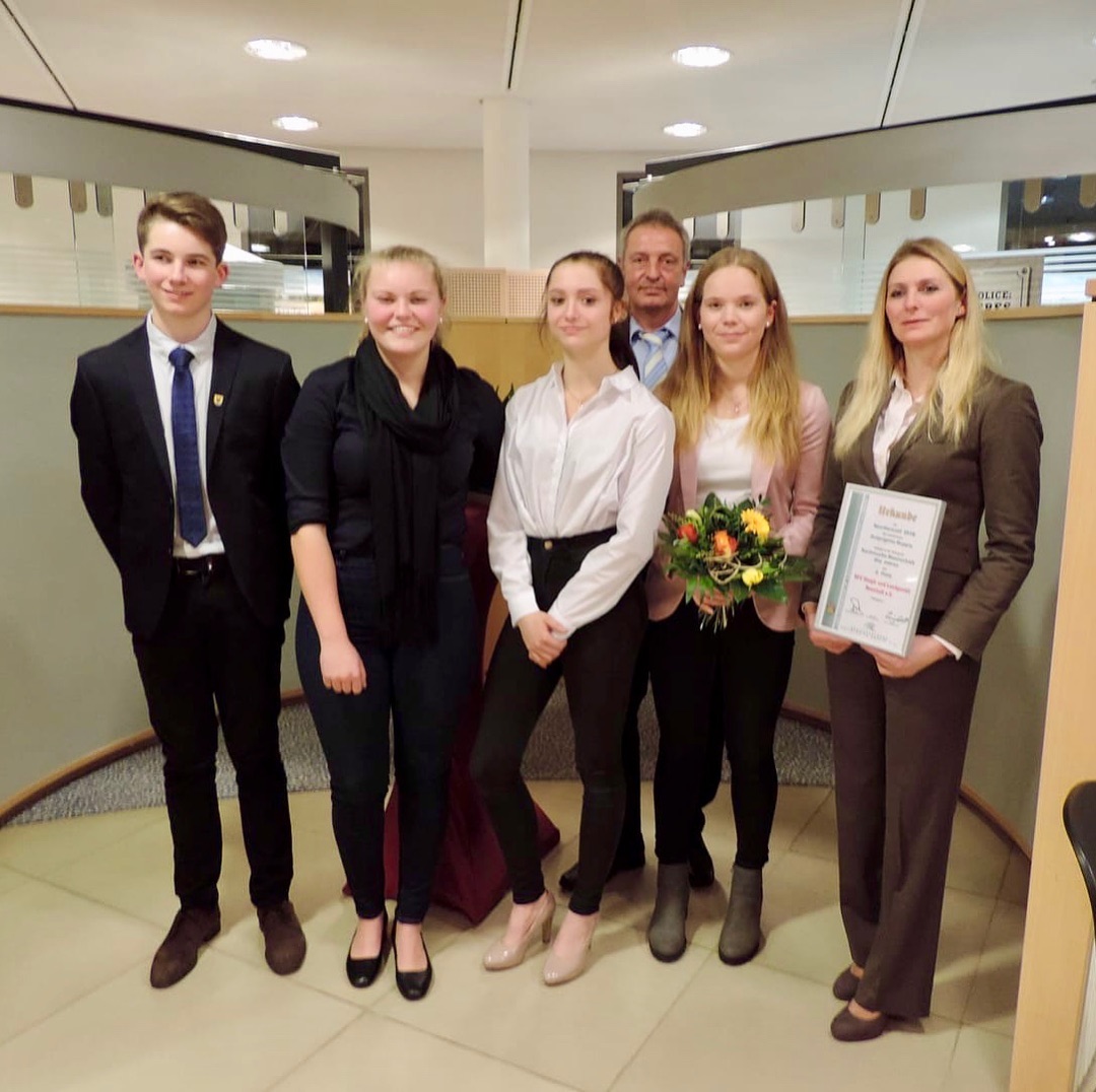 Sportler des Jahres! In der Kategorie „Nachwuchsmannschaft des Jahres“ im Landkreis OPR konnten Clara, Laura, Malin & Le