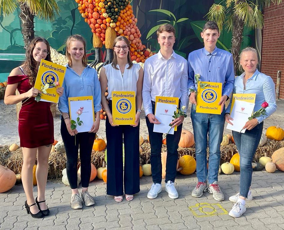 Deutschlands beste Pferdewirte kommen aus der Spezialklasse Reitsport! Herzlichen Glückwunsch an Lene Riecken, Magnus Ne