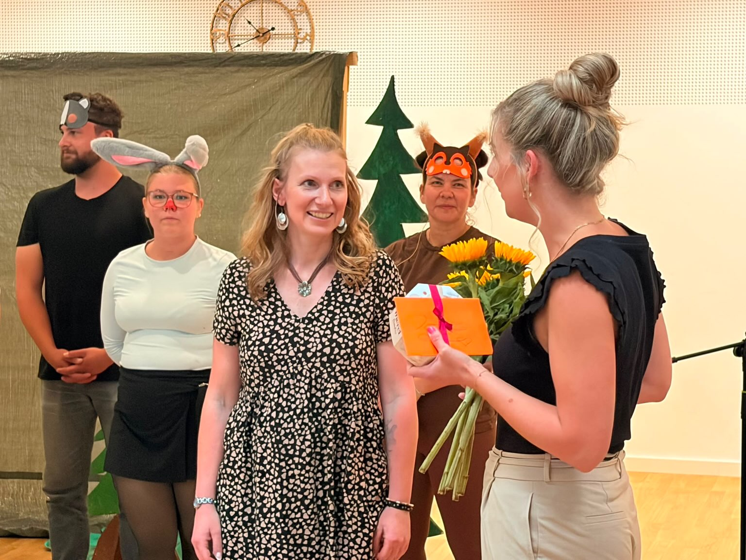 🎭 Theater, Musik und ganz viel Gemeinschaft! 🌲🎶

Heute durften wir erneut die angehenden Erzieherinnen und Erzieher der 