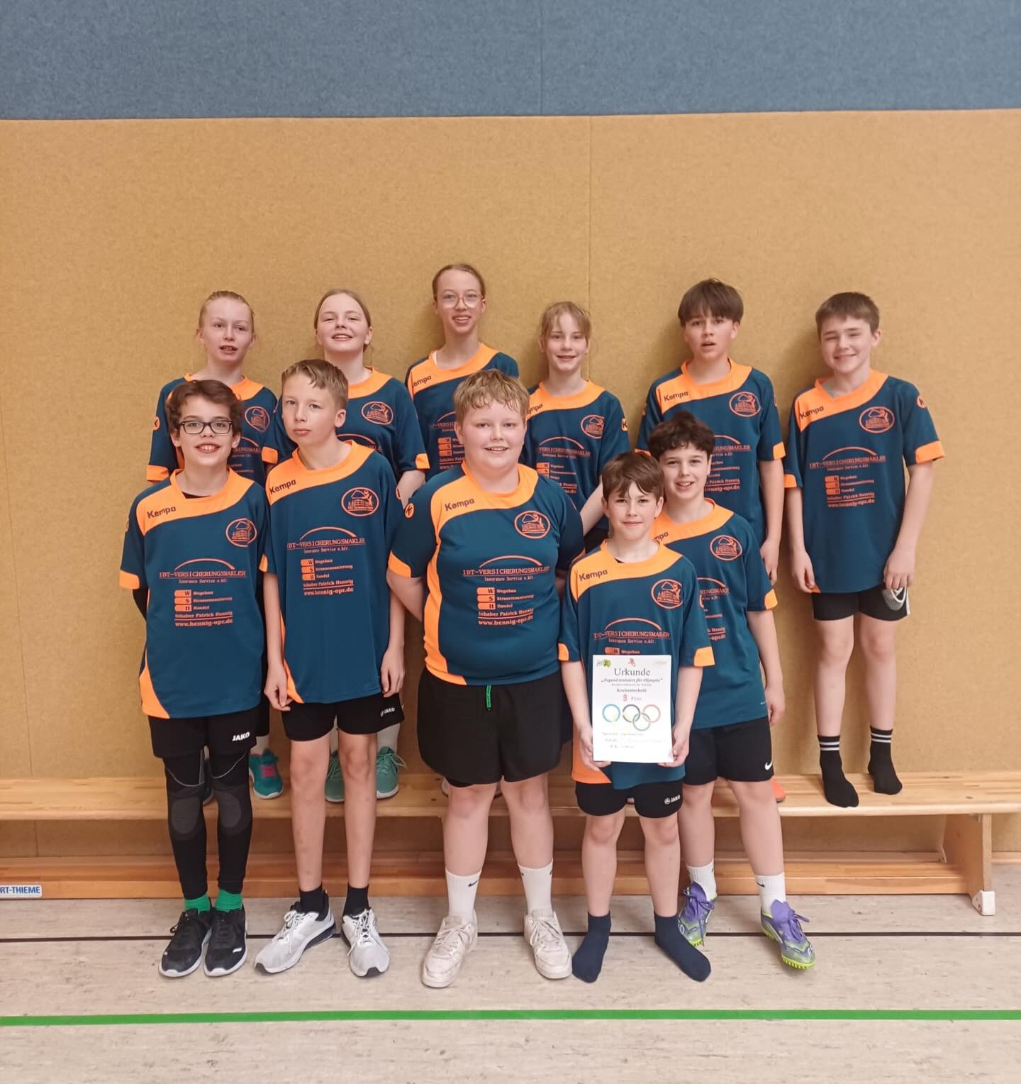🏐 Jugend trainiert für Olympia – Zweifelderball

Unsere Schülerinnen und Schüler haben beim Wettbewerb „Jugend trainiert