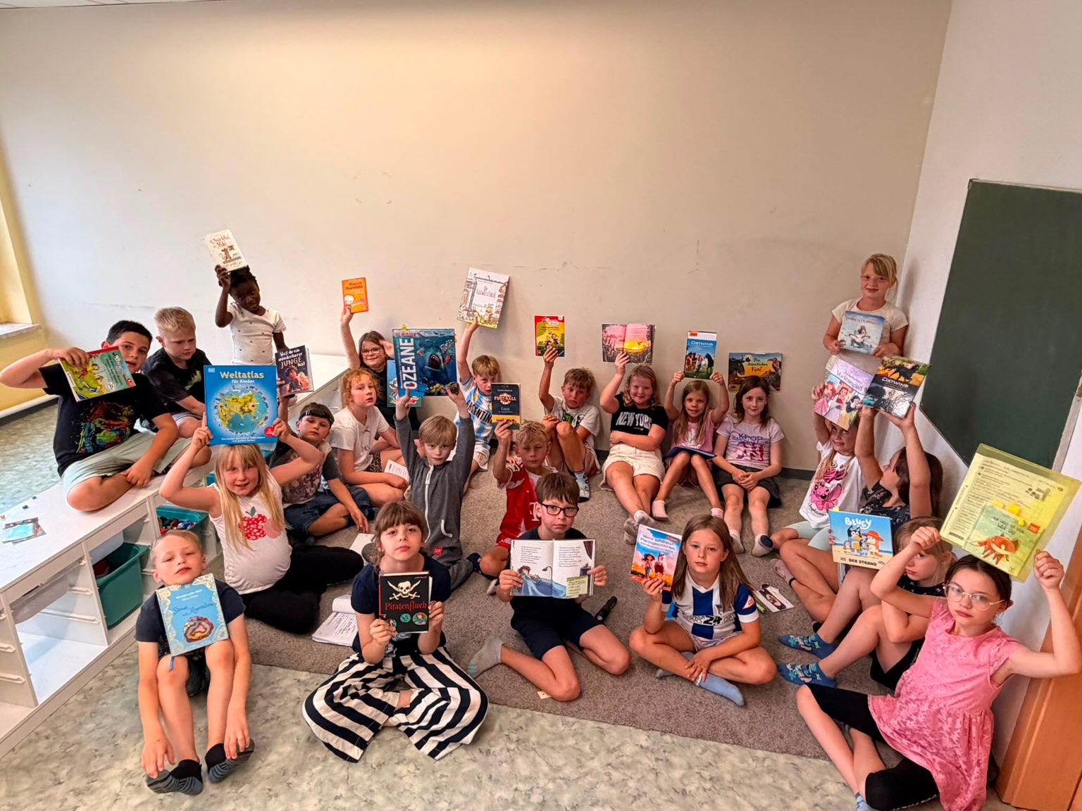✨ Lesenacht & Kremserfahrt – zwei unvergessliche Tage für die 2a und 2b 📚🐴
Die Klassen 2a und 2b verbrachten gemeinsam e
