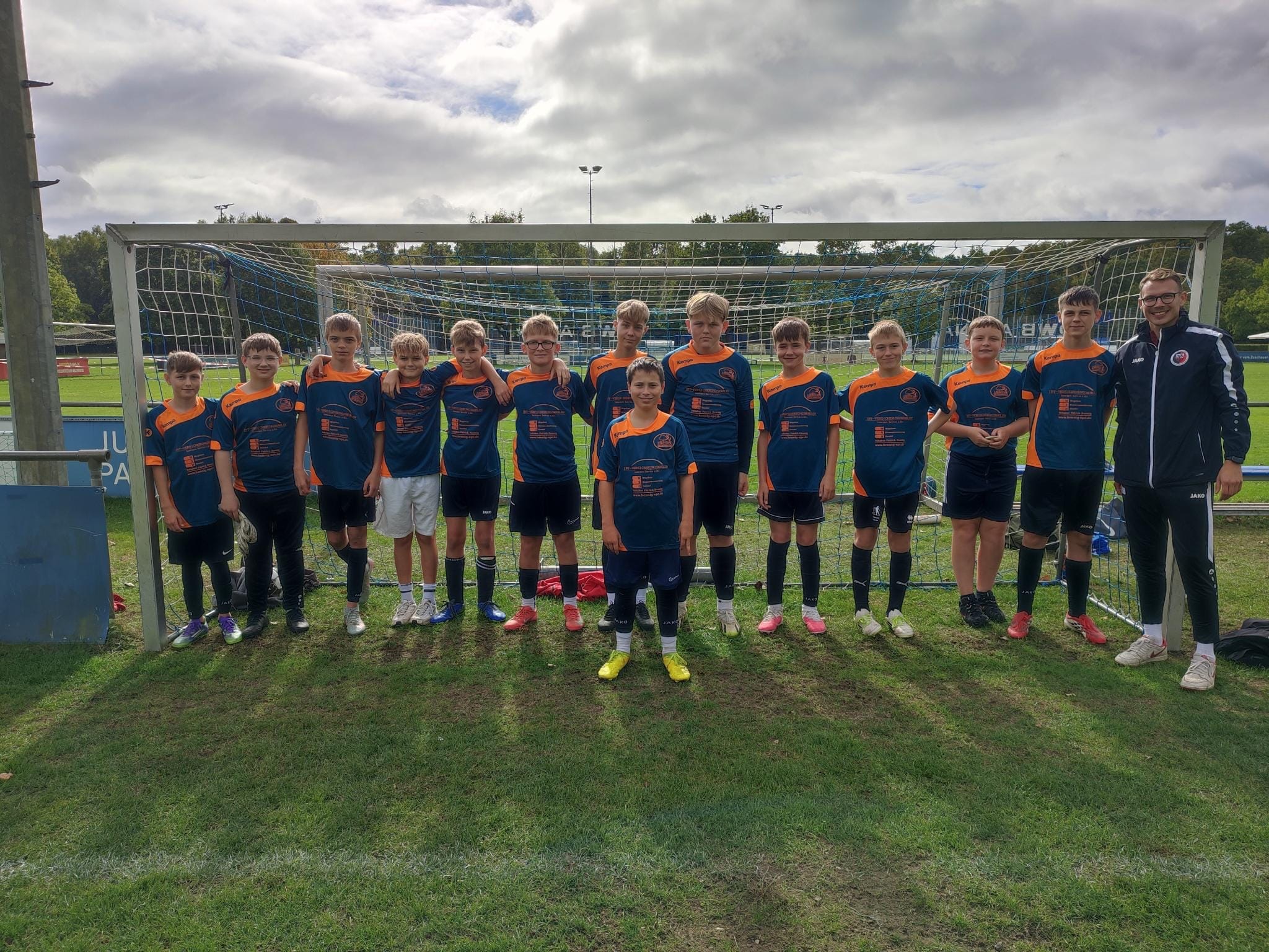 ⚽️ Unsere U15 beim Kreisfinale! 💙🧡

Auch unsere U15 männlich war beim Fußballturnier auf Kreisebene am Start und sichert