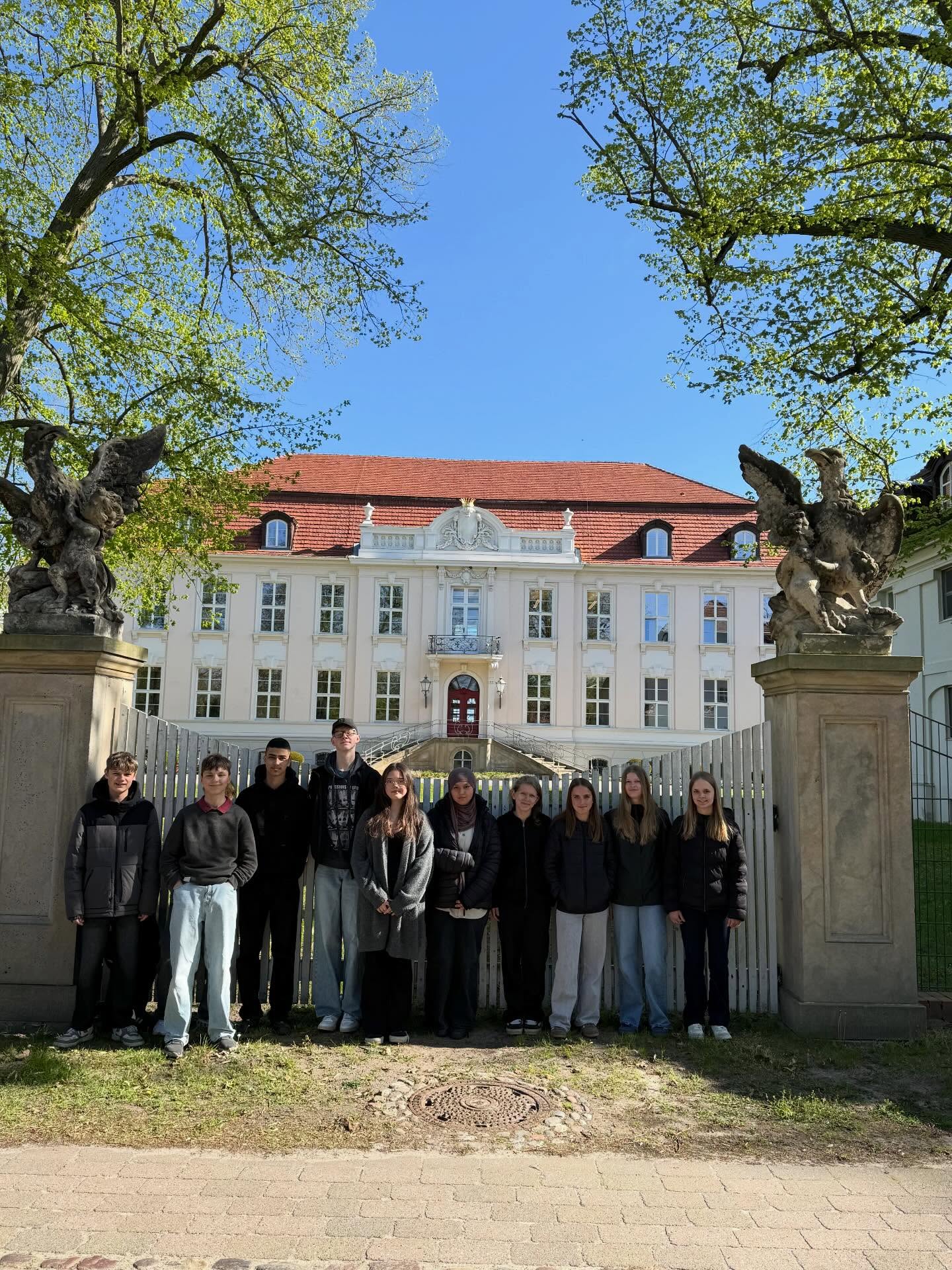 📍 Brandenburg-Preußen Museum

Zwei Tage voller Geschichte, Entdeckungen und spannender Einblicke:
Die Klassen 8a und 8b 