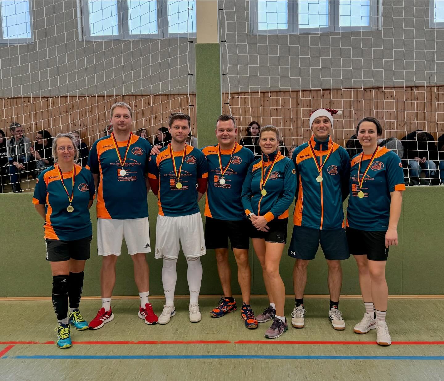 Für viel gute Laune und faire Spiele sorgte das heutige Weihnachtsvolleyballturnier. Vielen Dank an die Sportkollegen fü