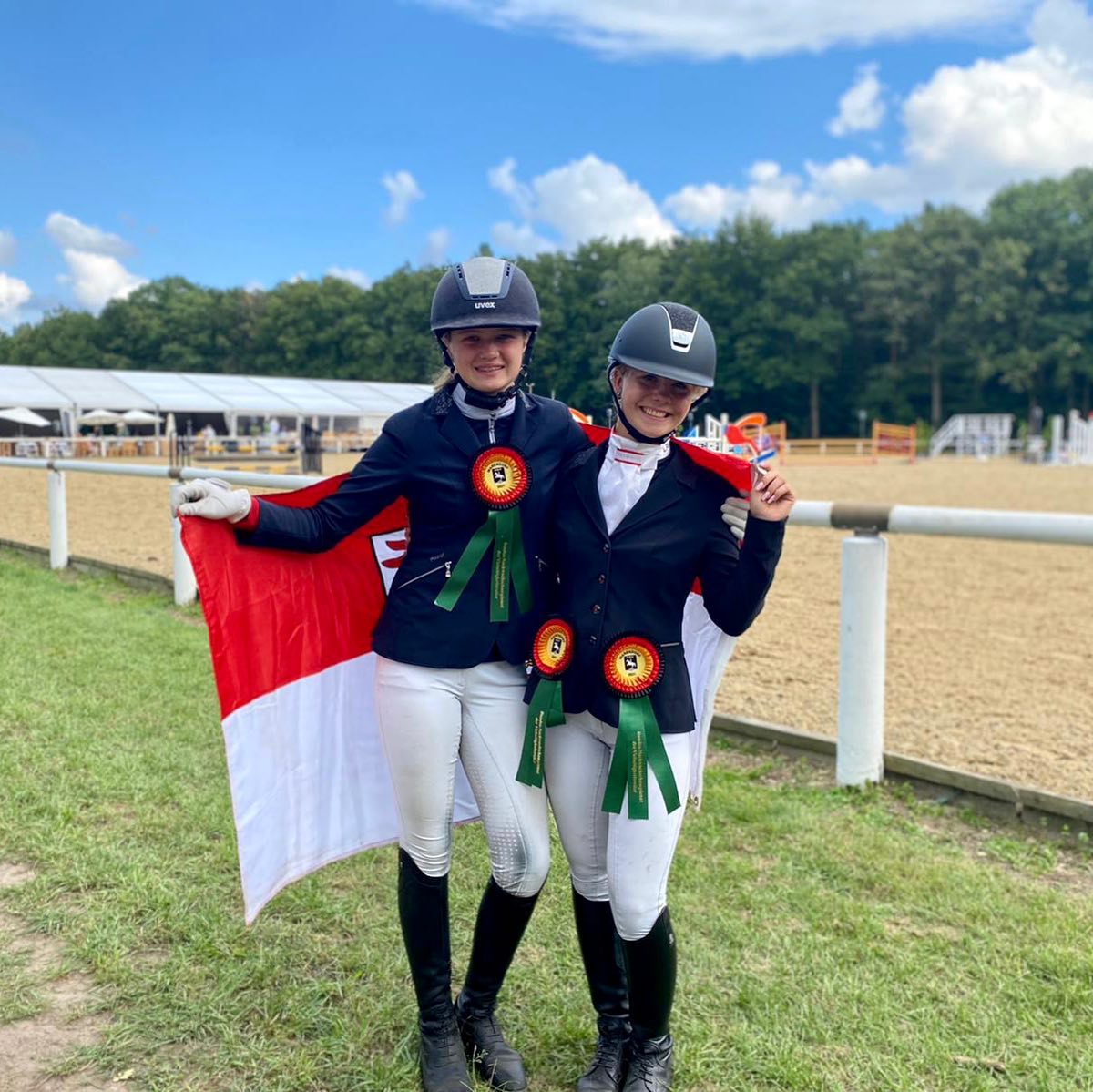 Anna-Lara Tauscher und Jana Schukart aus den Kl. 9 & 10 waren beim Bundesnachwuchschampionat der Vielseitigkeit in Waren
